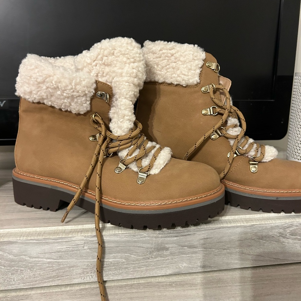 Tommy Hilfiger Tan Shearling-Lined Winter Boots - Picture 2 of 6